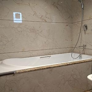 Deluxe Double Room Bath